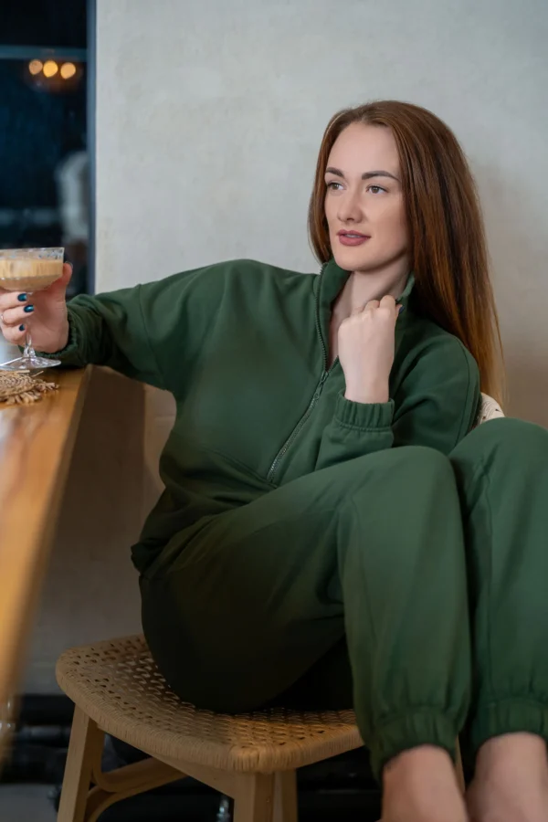 Elegantiškas laisvalaikio kostiumėlis su oversized džemperiu